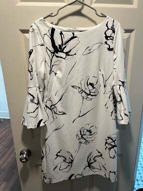 Lauren Ralph Lauren Black and White Floral Bell Sleeve Shift Dress